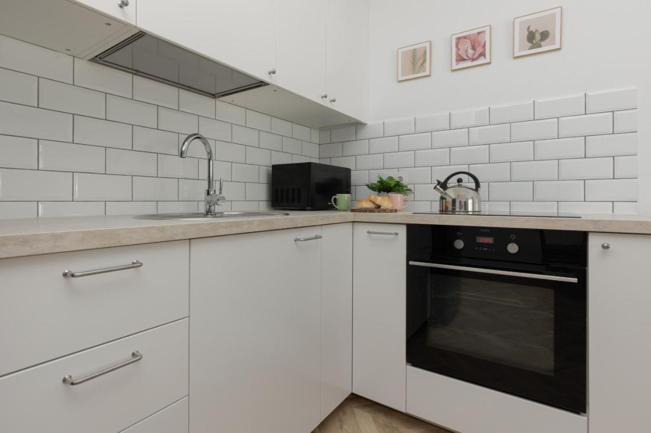 Ursus Sunny Studio For 4 Guests With Parking & Balcony By Noclegi Renters Warschau Exterior foto